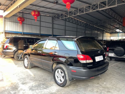 RX 300 ឆ្នាំ 1999 ឡានស្អាត គ្រឿងក្នុងថ្មី មិនបុកមិនប៉ះ មុខក្រោយស្អាត
