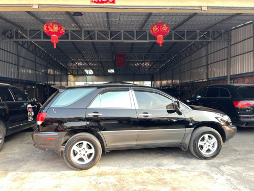 RX 300 ឆ្នាំ 1999 ឡានស្អាត គ្រឿងក្នុងថ្មី មិនបុកមិនប៉ះ មុខក្រោយស្អាត