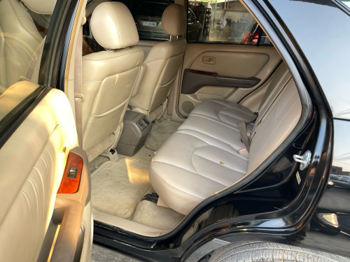 RX 300 ឆ្នាំ 1999 ឡានស្អាត គ្រឿងក្នុងថ្មី មិនបុកមិនប៉ះ មុខក្រោយស្អាត