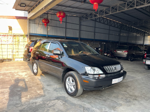 RX 300 ឆ្នាំ 1999 ឡានស្អាត គ្រឿងក្នុងថ្មី មិនបុកមិនប៉ះ មុខក្រោយស្អាត