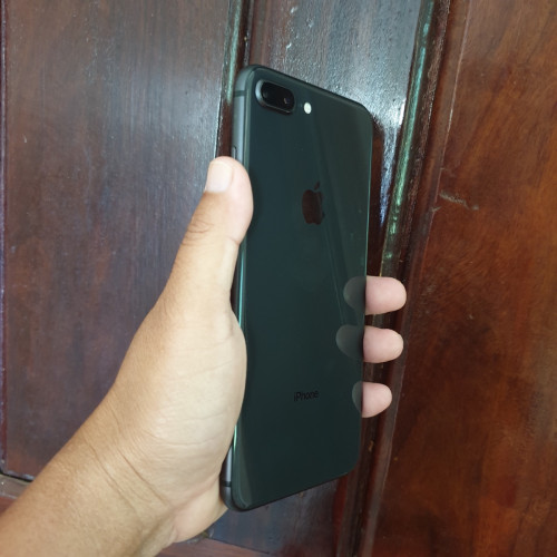To sell iPhone 8plus 64GB LLA សាណុំសុីន មិនដែលគាស់