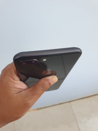To sell iPhone 8plus 64GB LLA សាណុំសុីន មិនដែលគាស់