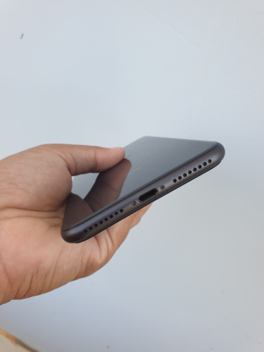 To sell iPhone 8plus 64GB LLA សាណុំសុីន មិនដែលគាស់
