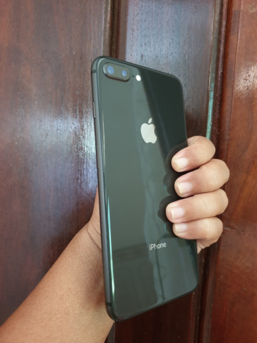 To sell iPhone 8plus 64GB LLA សាណុំសុីន មិនដែលគាស់