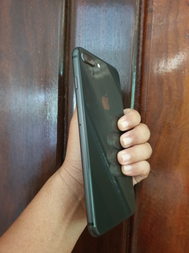 To sell iPhone 8plus 64GB LLA សាណុំសុីន មិនដែលគាស់