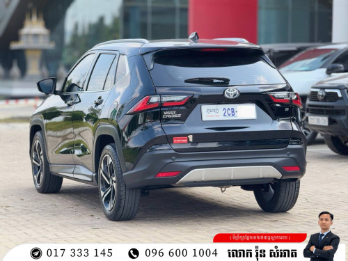 TOYOTA YARIS CROSS 2024