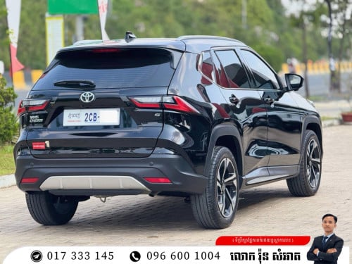 TOYOTA YARIS CROSS 2024