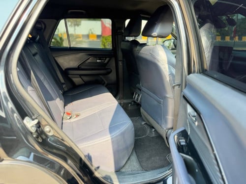 TOYOTA YARIS CROSS 2024