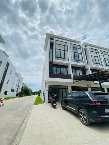 ផ្ទះលក់នៅព្រៃឯក