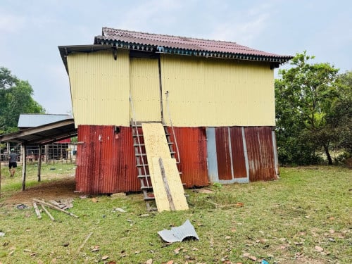 ដីនិងផ្ទះលក់បន្ទាន់