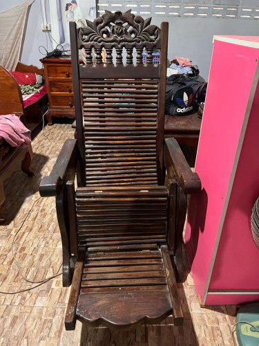មានលក់តុកៅអីឈើស្អាត