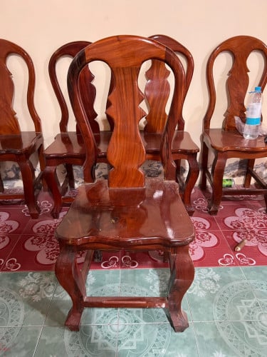 មានលក់តុកៅអីឈើស្អាត