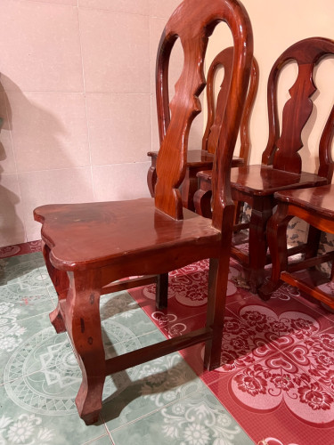 មានលក់តុកៅអីឈើស្អាត