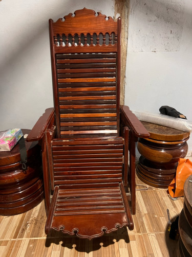 មានលក់តុកៅអីឈើស្អាត
