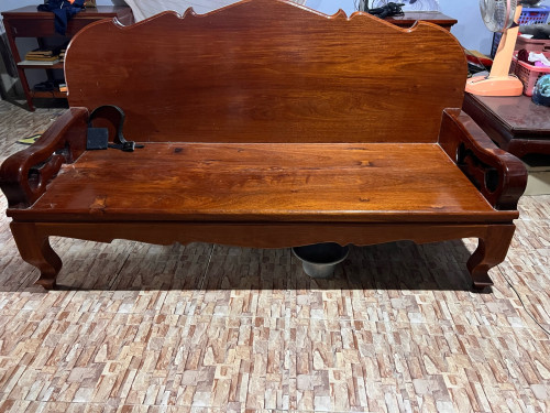មានលក់តុកៅអីឈើស្អាត