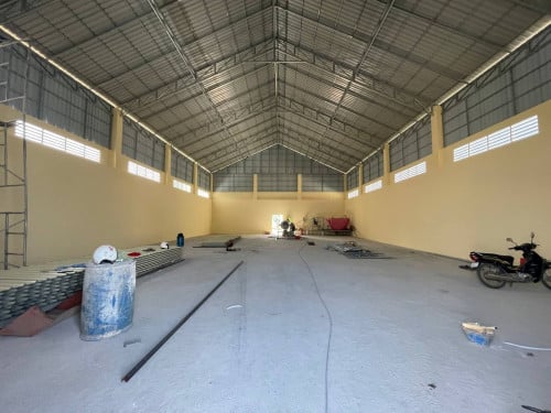 ឃ្លាំងសម្រាប់ជួល