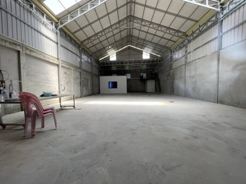 ឃ្លាំងជួលម្ចាស់ផ្ទាល់