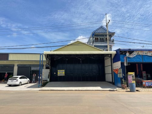 ឃ្លាំងជួលម្ចាស់ផ្ទាល់
