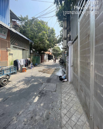 លក់បន្ទាន់ ផ្ទះមានចំណូលពីការជួលស្រាប់500$ ក្នុងមួយខែ។