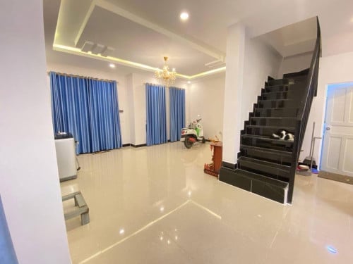 ផ្ទះវីឡាភ្លោះត្រូវការលក់បន្ទាន់