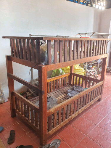គ្រែឈើបេង លក់ 150$