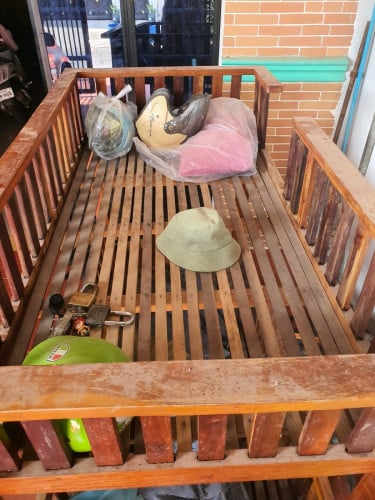 គ្រែឈើបេង លក់ 150$