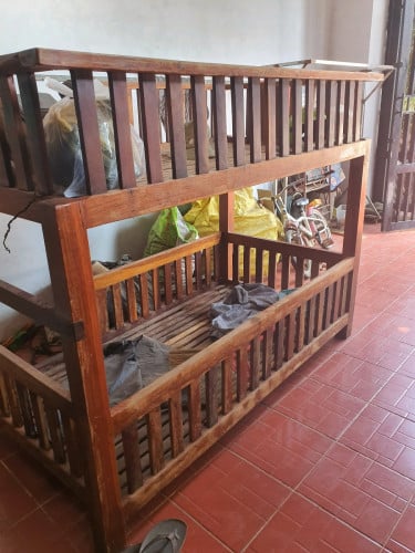 គ្រែឈើបេង លក់ 150$