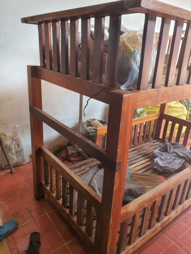 គ្រែឈើបេង លក់ 150$