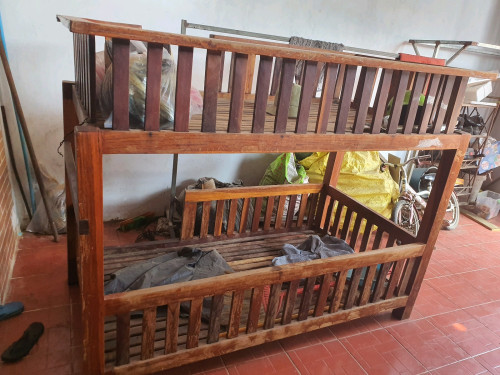 គ្រែឈើបេង លក់ 150$