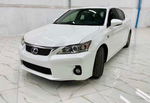 ឡានលក់ CT 200h F sport ឆ្នាំ 012 ក្រដាសពន្ធ ឡានមូល