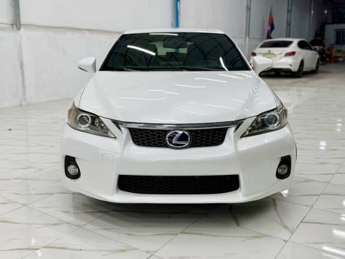 ឡានលក់ CT 200h F sport ឆ្នាំ 012 ក្រដាសពន្ធ ឡានមូល