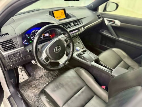 ឡានលក់ CT 200h F sport ឆ្នាំ 012 ក្រដាសពន្ធ ឡានមូល