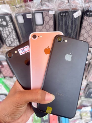 ទូរស័ព្ទ IPhone 7g មួយទឹក ម៉េម៉ូរី32GB
