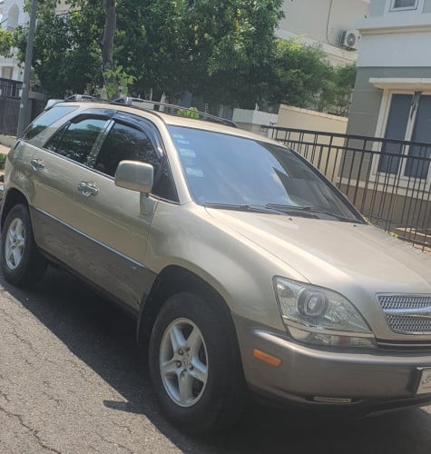 លក់រថយន្ត Lexus  RX 300