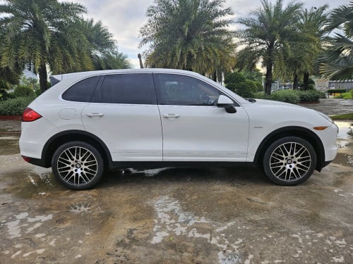 លក់ PORSCHE ឆ្នាំ2013 ម៉ាស៊ូត