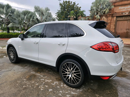 លក់ PORSCHE ឆ្នាំ2013 ម៉ាស៊ូត