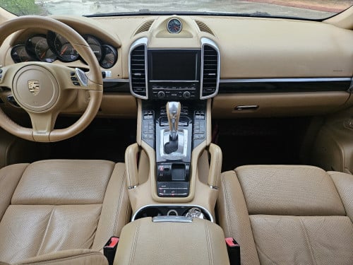 លក់ PORSCHE ឆ្នាំ2013 ម៉ាស៊ូត