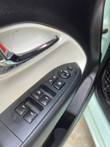 តម្លៃសាង​ 2012 Kia Ray Full options ឡានក្រដាសពន្ធ