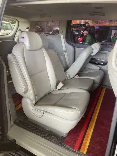 2016 Kia carnivals 2.2 Turbo ម៉ាស៊ូត 11កៅអី ទ្វារអូតូ កៅអីចុច