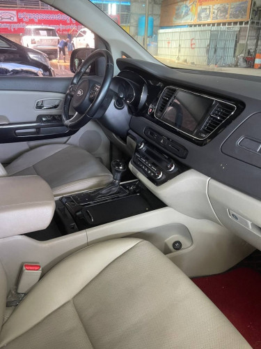 2016 Kia carnivals 2.2 Turbo ម៉ាស៊ូត 11កៅអី ទ្វារអូតូ កៅអីចុច