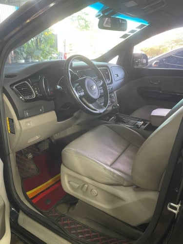 2016 Kia carnivals 2.2 Turbo ម៉ាស៊ូត 11កៅអី $1,000 (កុងត្រា3ខែ)