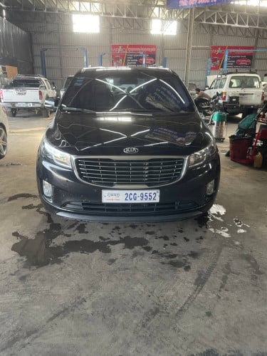 2016 Kia carnivals 2.2 Turbo ម៉ាស៊ូត 11កៅអី $1,000 (កុងត្រា3ខែ)