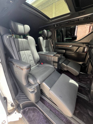 2018TOYOTA ALPHARD HYBRID EXECUTIVE LOUNGE IN STOCK FOR SALE FROM JAPAN