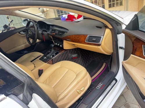 Audi A7សុីសាំងតិចឡានស្អាតម៉ាស៊ីនប្រអប់លេខអេម