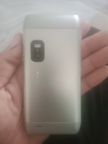 Nokla e7