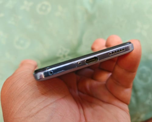 Vivo V21