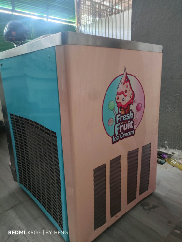 ម៉ាស៊ីនការ៉េមលក់