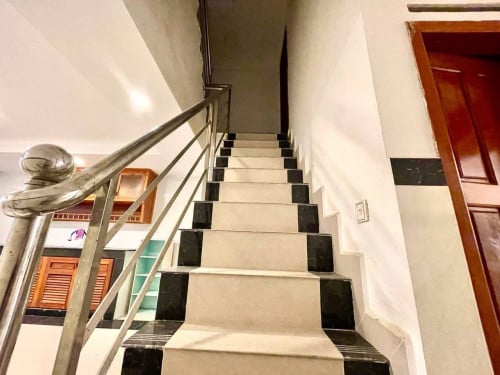 ផ្ទះល្វែងលក់បន្ទាន់ខ្លាំង