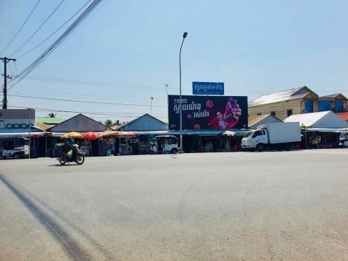 ដីលក់ជាប់ផ្លូវកៅស៊ូរដ្ឋ40ម៉ែត