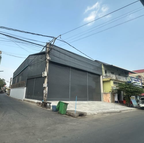 ឃ្លាំងកែង ជួលនៅជិតគល់ស្ពានព្រែកព្នៅ លើផ្លូវជាតិលេខ5